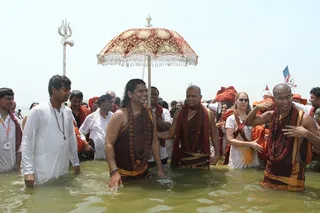http://nithyananda.org/sites/default/files/photo-gallery/2015-05may-19th-nithyananda-diary_IMG_2246_Triveni%20Sangam-Allahabad-swamiji.JPG
