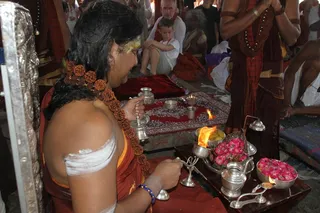 http://nithyananda.org/sites/default/files/photo-gallery/2015-05may-19th-nithyananda-diary_IMG_2310_Triveni%20Sangam-Allahabad-swamiji.JPG