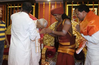 http://nithyananda.org/sites/default/files/photo-gallery/2015-05may-19th-nithyananda-diary_IMG_2545_Triveni%20Sangam-Allahabad-swamiji.JPG