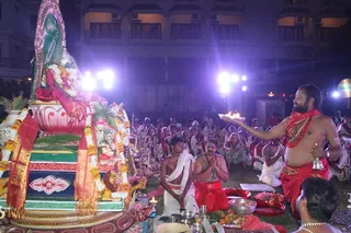 http://nithyananda.org/sites/default/files/photo-gallery/2015-05may-20th-nithyanda-diary_IMG_2686_varanasi-sri-vidya-homa.JPG