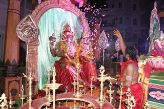 http://nithyananda.org/sites/default/files/photo-gallery/2015-05may-20th-nithyanda-diary_IMG_2689_varanasi-sri-vidya-homa.JPG