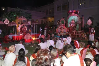 http://nithyananda.org/sites/default/files/photo-gallery/2015-05may-20th-nithyanda-diary_IMG_2862_varanasi-sri-vidya-homa.JPG