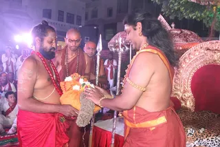 http://nithyananda.org/sites/default/files/photo-gallery/2015-05may-20th-nithyanda-diary_IMG_2890_varanasi-sri-vidya-homa.JPG