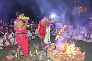 http://nithyananda.org/sites/default/files/photo-gallery/2015-05may-20th-nithyanda-diary_IMG_2916_varanasi-sri-vidya-homa.JPG
