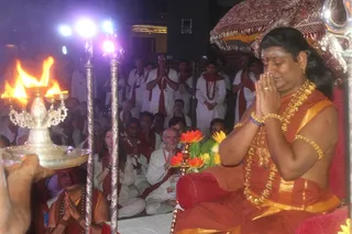 http://nithyananda.org/sites/default/files/photo-gallery/2015-05may-20th-nithyanda-diary_IMG_2962_varanasi-sri-vidya-homa.JPG