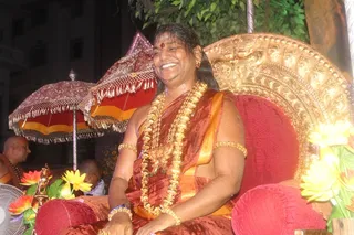 http://nithyananda.org/sites/default/files/photo-gallery/2015-05may-20th-nithyanda-diary_IMG_2995_varanasi-sri-vidya-homa.JPG
