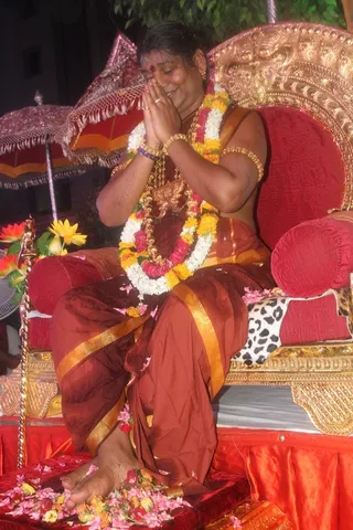 http://nithyananda.org/sites/default/files/photo-gallery/2015-05may-20th-nithyanda-diary_IMG_3009_varanasi-sri-vidya-homa.JPG