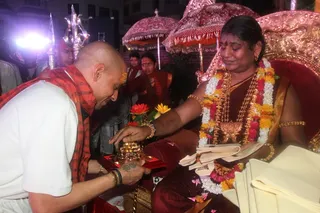http://nithyananda.org/sites/default/files/photo-gallery/2015-05may-20th-nithyanda-diary_IMG_3016_varanasi-sri-vidya-homa.JPG