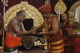 http://nithyananda.org/sites/default/files/photo-gallery/2015-05may-22th-nithyanda-diary_IMG_3354_varanasi-ia-meenakshi-kalyanam-swamiji.JPG