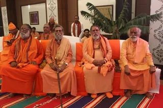 http://nithyananda.org/sites/default/files/photo-gallery/2015-05may-22th-nithyanda-diary_IMG_3383_varanasi-ia-meenakshi-kalyanam-swamiji.JPG