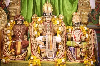 http://nithyananda.org/sites/default/files/photo-gallery/2015-05may-22th-nithyanda-diary_IMG_3426_varanasi-ia-meenakshi-kalyanam-swamiji.JPG
