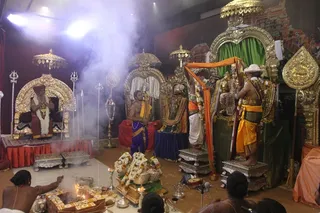 http://nithyananda.org/sites/default/files/photo-gallery/2015-05may-22th-nithyanda-diary_IMG_3459_varanasi-ia-meenakshi-kalyanam-swamiji.JPG