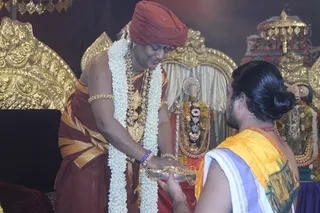http://nithyananda.org/sites/default/files/photo-gallery/2015-05may-22th-nithyanda-diary_IMG_3512_varanasi-ia-meenakshi-kalyanam-swamiji.JPG