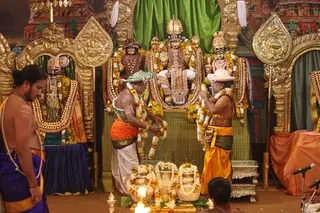 http://nithyananda.org/sites/default/files/photo-gallery/2015-05may-22th-nithyanda-diary_IMG_3591_varanasi-ia-meenakshi-kalyanam-swamiji.JPG