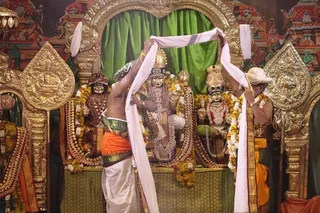 http://nithyananda.org/sites/default/files/photo-gallery/2015-05may-22th-nithyanda-diary_IMG_3596_varanasi-ia-meenakshi-kalyanam-swamiji.JPG