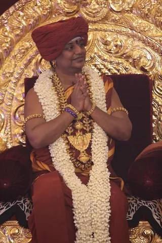 http://nithyananda.org/sites/default/files/photo-gallery/2015-05may-22th-nithyanda-diary_IMG_3609_varanasi-ia-meenakshi-kalyanam-swamiji.JPG