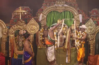 http://nithyananda.org/sites/default/files/photo-gallery/2015-05may-22th-nithyanda-diary_IMG_3620_varanasi-ia-meenakshi-kalyanam-swamiji.JPG