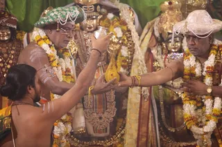 http://nithyananda.org/sites/default/files/photo-gallery/2015-05may-22th-nithyanda-diary_IMG_3635_varanasi-ia-meenakshi-kalyanam-swamiji.JPG