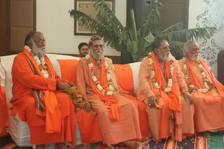 http://nithyananda.org/sites/default/files/photo-gallery/2015-05may-22th-nithyanda-diary_IMG_3748_varanasi-ia-meenakshi-kalyanam-swamiji%20%282%29.JPG