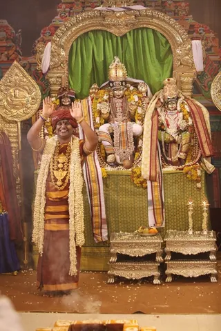 http://nithyananda.org/sites/default/files/photo-gallery/2015-05may-22th-nithyanda-diary_IMG_3915_varanasi-ia-meenakshi-kalyanam-swamiji.JPG