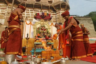 http://nithyananda.org/sites/default/files/photo-gallery/2015-05may-22th-nithyanda-diary_IMG_9498_varanasi-rudra-homa-swamiji.JPG
