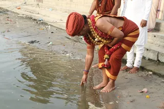 http://nithyananda.org/sites/default/files/photo-gallery/2015-05may-22th-nithyanda-diary_IMG_9551_varanasi-rudra-homa-swamiji.JPG