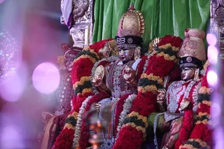http://nithyananda.org/sites/default/files/photo-gallery/2015-05may-26th-nithyanda-diary_IMG_5544_varanasai-rudra-homa-swamiji.JPG