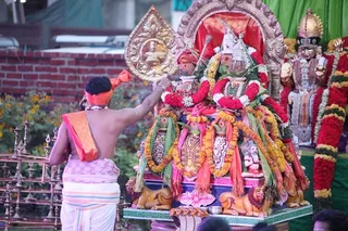 http://nithyananda.org/sites/default/files/photo-gallery/2015-05may-26th-nithyanda-diary_IMG_5553_varanasai-rudra-homa-swamiji.JPG