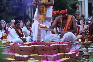 http://nithyananda.org/sites/default/files/photo-gallery/2015-05may-26th-nithyanda-diary_IMG_5566_varanasai-rudra-homa-swamiji.JPG