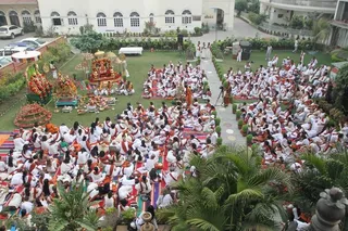 http://nithyananda.org/sites/default/files/photo-gallery/2015-05may-26th-nithyanda-diary_IMG_5611_varanasai-rudra-homa-swamiji.JPG