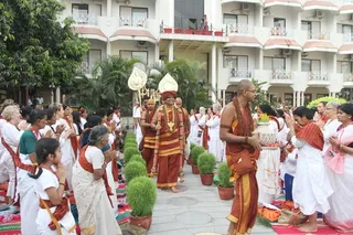 http://nithyananda.org/sites/default/files/photo-gallery/2015-05may-26th-nithyanda-diary_IMG_5634_varanasai-rudra-homa-swamiji.JPG