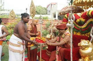 http://nithyananda.org/sites/default/files/photo-gallery/2015-05may-26th-nithyanda-diary_IMG_5649_varanasai-rudra-homa-swamiji.JPG