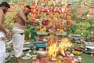 http://nithyananda.org/sites/default/files/photo-gallery/2015-05may-26th-nithyanda-diary_IMG_5673_varanasai-rudra-homa-swamiji.JPG