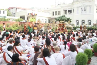 http://nithyananda.org/sites/default/files/photo-gallery/2015-05may-26th-nithyanda-diary_IMG_5692_varanasai-rudra-homa-swamiji.JPG