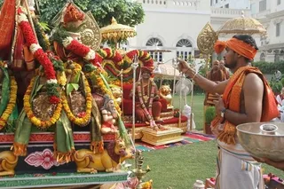 http://nithyananda.org/sites/default/files/photo-gallery/2015-05may-26th-nithyanda-diary_IMG_5712_varanasai-rudra-homa-swamiji.JPG