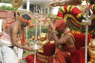 http://nithyananda.org/sites/default/files/photo-gallery/2015-05may-26th-nithyanda-diary_IMG_5775_varanasai-rudra-homa-swamiji.JPG