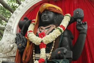 http://nithyananda.org/sites/default/files/photo-gallery/2015-06jun-14th-nithyananda-diary_IMG_8620_bidadi-temple-dhakshinamoorthy.JPG