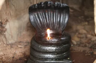 http://nithyananda.org/sites/default/files/photo-gallery/2015-06jun-16th-photosIMG_9260_bidadi-temple-naga-dheepam.JPG