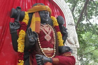http://nithyananda.org/sites/default/files/photo-gallery/2015-06jun-18th-nithyananda-diary_IMG_9860_bidadi-temple-lord-dhakshinamoorthy.JPG