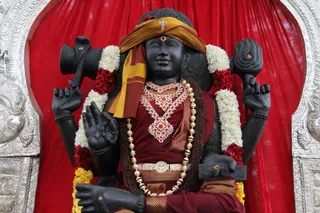 http://nithyananda.org/sites/default/files/photo-gallery/2015-06jun-19th-nithyananda-diary_IMG_9986_bidadi-temple-lord-dhakshinamoorthy.JPG