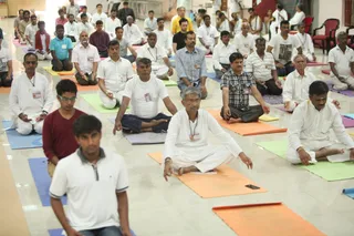 http://nithyananda.org/sites/default/files/photo-gallery/2015-06jun-20th-nithyananda-diary_IMG_0032_bidadi-ndy-day01-yoga-class.JPG