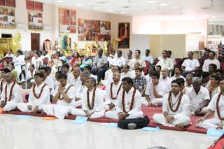 http://nithyananda.org/sites/default/files/photo-gallery/2015-06jun-20th-nithyananda-diary_IMG_0062_bidadi-ndy-day01-participate.JPG