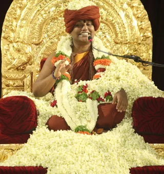 http://nithyananda.org/sites/default/files/photo-gallery/2015-06jun-20th-nithyananda-diary_IMG_9962_bidadi-ndy-day01-swamiji.JPG