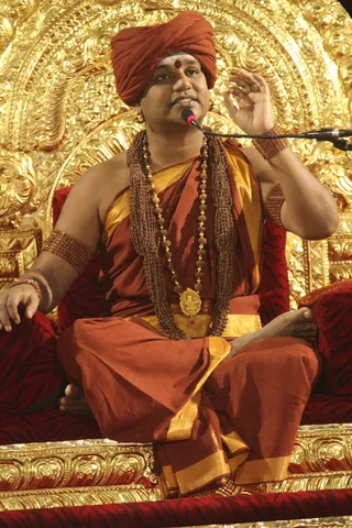 http://nithyananda.org/sites/default/files/photo-gallery/2015-06jun-21st-nithyananda-diary_IMG_0459_bidadi-international-yoga-day-swamiji_0.JPG