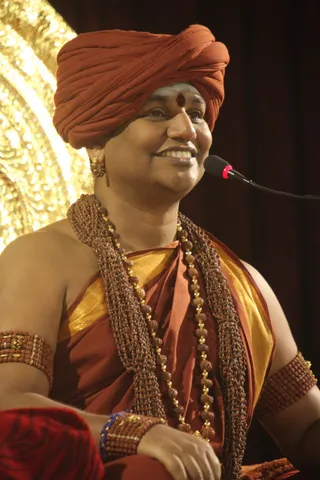 http://nithyananda.org/sites/default/files/photo-gallery/2015-06jun-21st-nithyananda-diary_IMG_0484_bidadi-international-yoga-day-swamiji.JPG