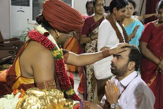 http://nithyananda.org/sites/default/files/photo-gallery/2015-06jun-21st-nithyananda-diary_IMG_0596_bidadi-international-yoga-day-blissing.JPG