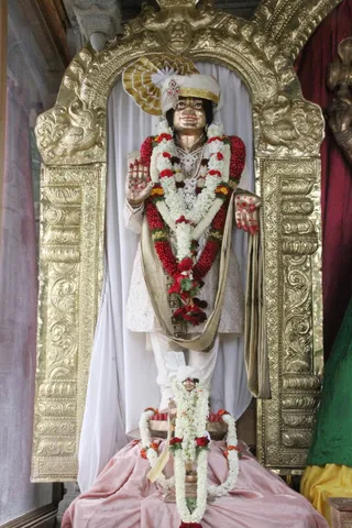 http://nithyananda.org/sites/default/files/photo-gallery/2015-06jun-21th-nithyananda-diary_IMG_0654_bidadi-temple-swamiji.JPG