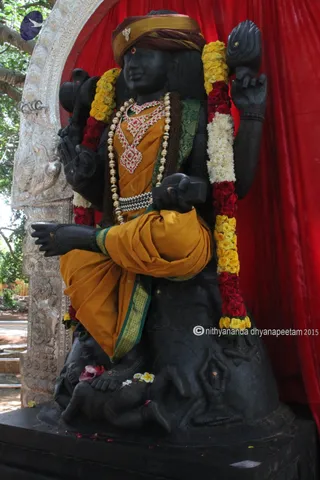 http://nithyananda.org/sites/default/files/photo-gallery/2015-06jun-27th-nithyananda-diary_IMG_9792_bidadi-temple-Dhakshinamoorthy.JPG
