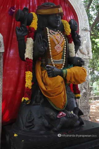 http://nithyananda.org/sites/default/files/photo-gallery/2015-06jun-27th-nithyananda-diary_IMG_9793_bidadi-temple-Dhakshinamoorthy.JPG