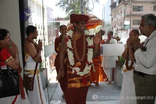 http://nithyananda.org/sites/default/files/photo-gallery/2015-06jun-30th-nithyananda-diary_IMG_1086_varanasi-satsang-swamiji_0.JPG